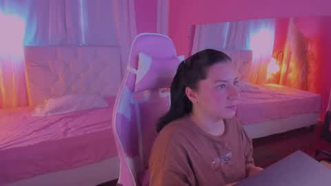 Snapshot of persefone_saira chatting on April 30, 2026, 11:16 am Marie online show from April 30, 2026, 11:16 am