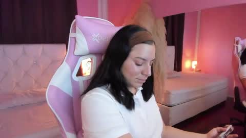 Snapshot of persefone_saira chatting on May 27, 2026, 12:24 pm Marie online show from May 27, 2026, 12:24 pm