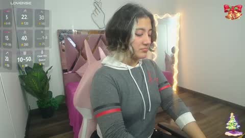 Snapshot of persefone_tay chatting on December 5, 2024, 2:53 am Persefone online show from December 5, 2024, 2:53 am