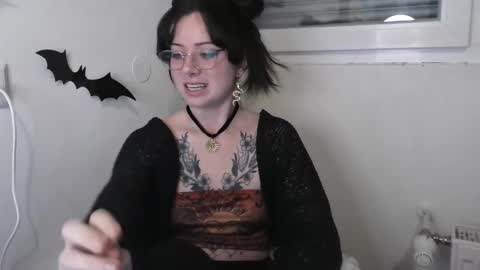 Persephone online show from December 5, 2025, 8:23 am