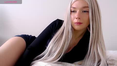 Isabella online show from March 20, 2026, 10:42 am
