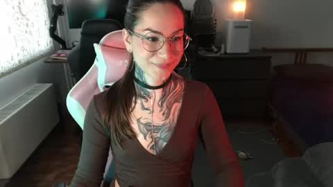 petal_dust_ online show from April 23, 2026, 2:52 pm