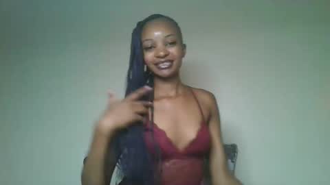 Snapshot of petal_palette chatting on May 5, 2026, 7:05 am Lolly online show from May 5, 2026, 7:05 am