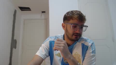 Snapshot of peter_x_annaud chatting on February 4, 2025, 2:53 pm FELIPE online show from February 4, 2025, 2:53 pm