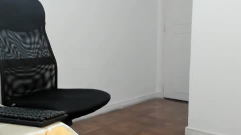 Snapshot of peter_x_annaud chatting on October 1, 2025, 11:33 pm FELIPE online show from October 1, 2025, 11:33 pm