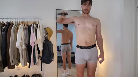 Snapshot of peterparkerrxox chatting on October 15, 2025, 4:18 pm Peter Parker online show from October 15, 2025, 4:18 pm