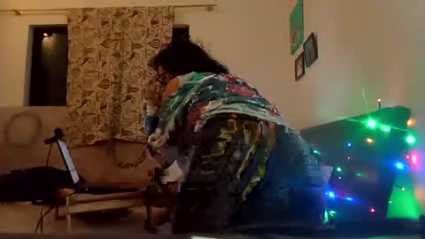 Snapshot of petit_luv chatting on October 8, 2025, 11:57 pm Ur Luvv online show from October 8, 2025, 11:57 pm