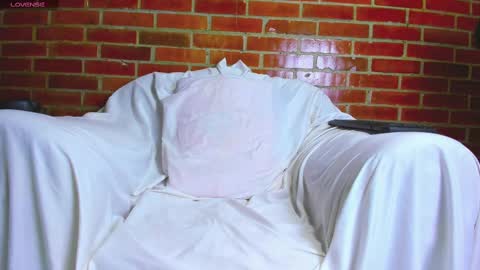 petite_amor online show from February 10, 2025, 7:17 pm