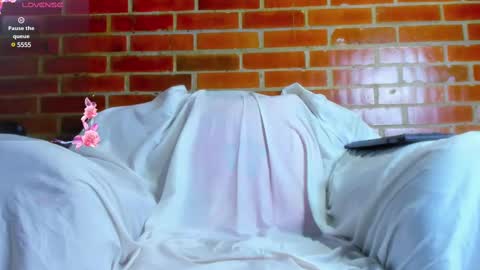 petite_amor online show from February 16, 2025, 11:05 pm