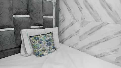 petite_amor online show from February 22, 2025, 7:25 pm