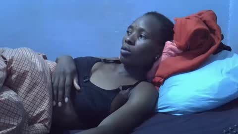 petite_bella21 online show from April 11, 2026, 10:19 am