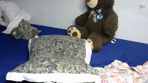 petite_byb online show from September 27, 2025, 10:31 am