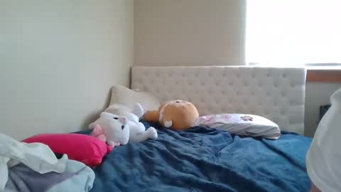 Snapshot of petite_cupcake chatting on February 20, 2025, 7:41 pm Little cupcake online show from February 20, 2025, 7:41 pm