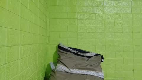 Snapshot of petite_dicklover chatting on February 21, 2025, 6:18 am Yuriee online show from February 21, 2025, 6:18 am