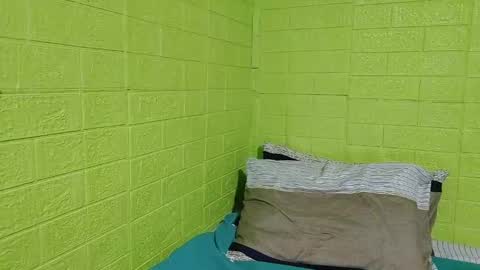 Snapshot of petite_dicklover chatting on March 6, 2025, 9:58 am Yuriee online show from March 6, 2025, 9:58 am