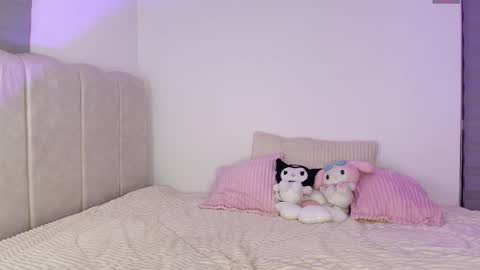 petite_marie_ online show from December 4, 2025, 7:39 am