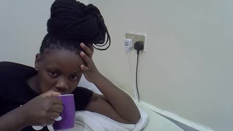 petite_melan online show from December 16, 2025, 7:46 am