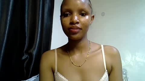 Snapshot of petite_melinda chatting on June 8, 2026, 1:28 am petite_melinda online show from June 8, 2026, 1:28 am