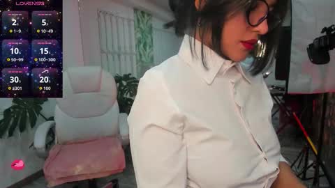 petite_molly_ online show from November 25, 2025, 1:22 pm
