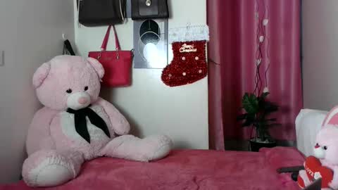 petite_princes online show from November 22, 2025, 3:33 pm