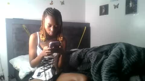 petite_queen69 online show from June 8, 2026, 3:29 am