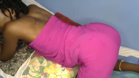 Snapshot of petite_star2 chatting on February 5, 2026, 2:33 pm petite_star2 online show from February 5, 2026, 2:33 pm