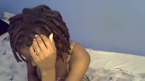 Snapshot of petite_star2 chatting on February 11, 2026, 4:39 am petite_star2 online show from February 11, 2026, 4:39 am