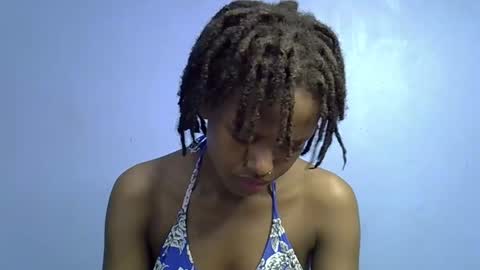 Snapshot of petite_star2 chatting on February 24, 2026, 5:05 am petite_star2 online show from February 24, 2026, 5:05 am