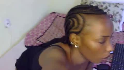 Snapshot of petite_tanya chatting on December 16, 2024, 9:35 am Tanya online show from December 16, 2024, 9:35 am