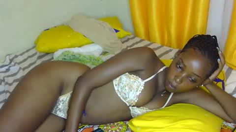 Snapshot of petite_tanya chatting on January 25, 2025, 5:07 am Tanya online show from January 25, 2025, 5:07 am