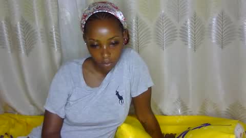 Snapshot of petite_tanya chatting on February 14, 2025, 2:39 am Tanya online show from February 14, 2025, 2:39 am