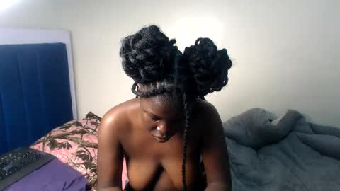 petitebeautyy online show from June 6, 2026, 3:06 pm