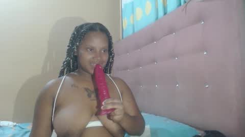 petitechocolatemommy online show from December 19, 2025, 7:48 am