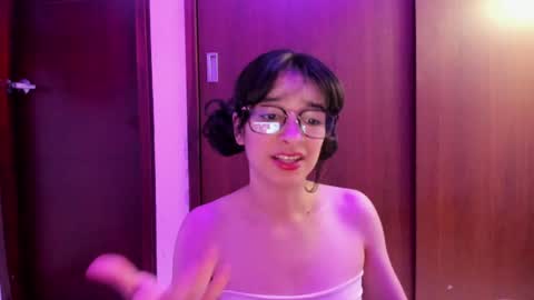 Snapshot of petitee_lunna chatting on December 30, 2024, 5:04 am Lunna online show from December 30, 2024, 5:04 am