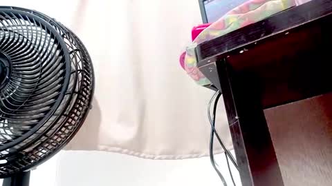 danna online show from November 3, 2025, 1:19 am