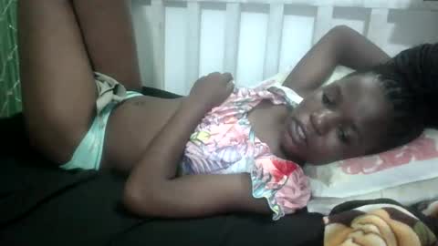 petitesweetchiq online show from September 17, 2025, 11:06 pm