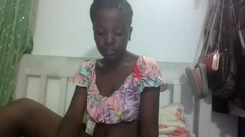 petitesweetchiq online show from September 21, 2025, 6:42 pm