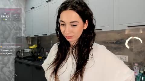 Snapshot of petracilley chatting on December 22, 2024, 9:42 pm Emma online show from December 22, 2024, 9:42 pm