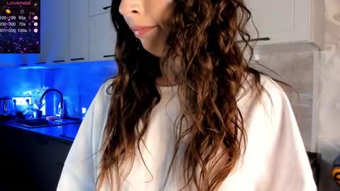 Snapshot of petracilley chatting on December 30, 2024, 2:08 pm Emma online show from December 30, 2024, 2:08 pm