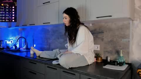 Snapshot of petracilley chatting on December 30, 2024, 8:15 pm Emma online show from December 30, 2024, 8:15 pm