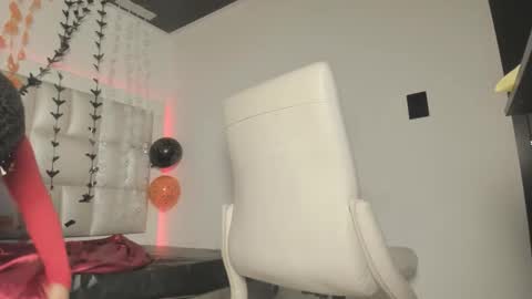 peyton_wat online show from October 28, 2025, 11:58 am