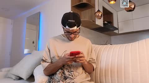 phantom_bigger1 online show from February 3, 2025, 12:25 pm