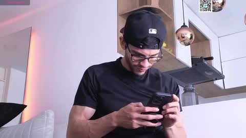 phantom_bigger1 online show from February 23, 2025, 3:08 pm