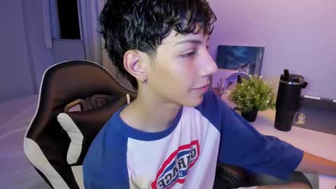 Phil.   INDEPENDENT MODEL online show from October 19, 2025, 4:57 am