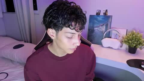 Phil.   INDEPENDENT MODEL online show from December 3, 2025, 6:21 am