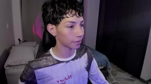 Snapshot of philipe_moonlight_ chatting on May 29, 2026, 5:49 am Phil. INDEPENDENT MODEL online show from May 29, 2026, 5:49 am