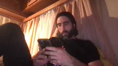 Snapshot of philllaroche chatting on December 1, 2025, 4:28 am Phill online show from December 1, 2025, 4:28 am