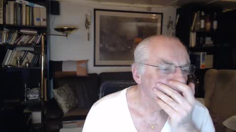 Snapshot of philoumis2 chatting on January 18, 2025, 11:33 pm Philippe online show from January 18, 2025, 11:33 pm