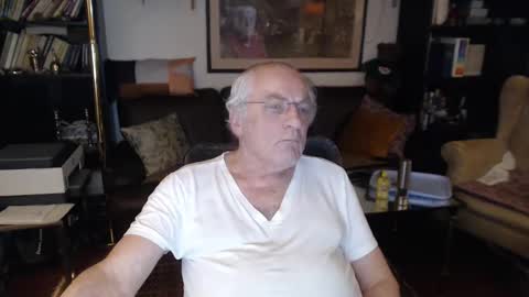 Snapshot of philoumis2 chatting on February 6, 2025, 8:34 pm Philippe online show from February 6, 2025, 8:34 pm