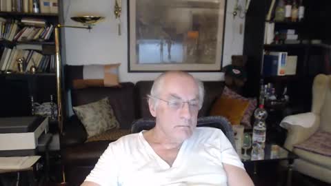 Snapshot of philoumis2 chatting on February 10, 2025, 10:51 pm Philippe online show from February 10, 2025, 10:51 pm